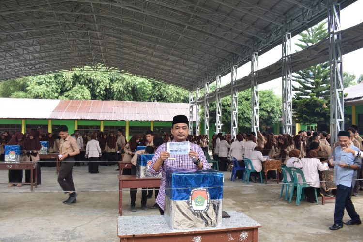 You are currently viewing MAN 3 Medan Gelar Pemilihan Ketua OSIM