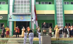 Read more about the article Peringati Hari Pendidikan Nasional MAN 3 Medan Laksanakan Upacara Bendera di Lapangan Madrasah