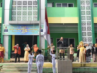 Peringati Hari Pendidikan Nasional MAN 3 Medan Laksanakan Upacara Bendera di Lapangan Madrasah