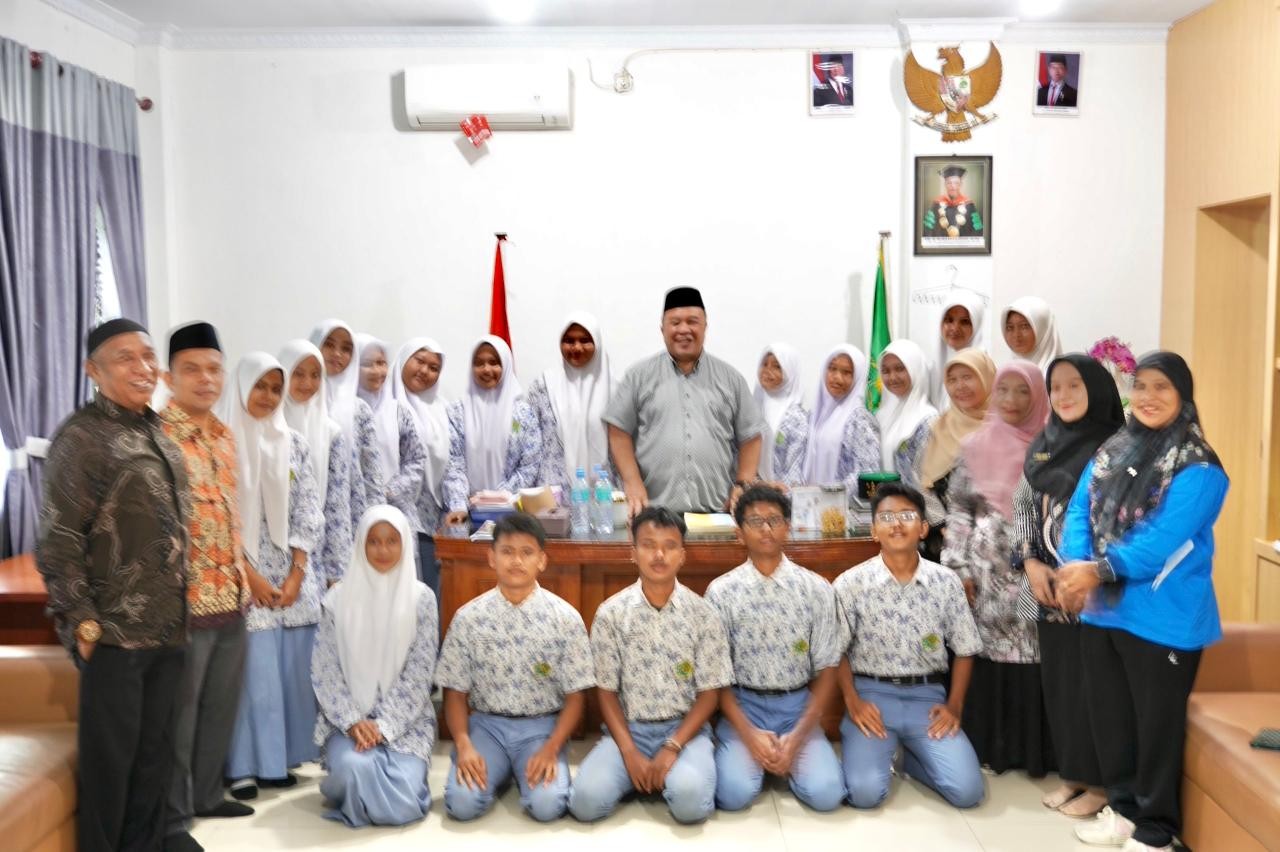 You are currently viewing Penutupan PKL Keterampilan Tata Rias Kecantikan dan Rambut dan Tata Busana, MAN 3 Medan Plus Keterampilan dan Riset Bekali Siswa dengan Pengalaman Dunia Kerja