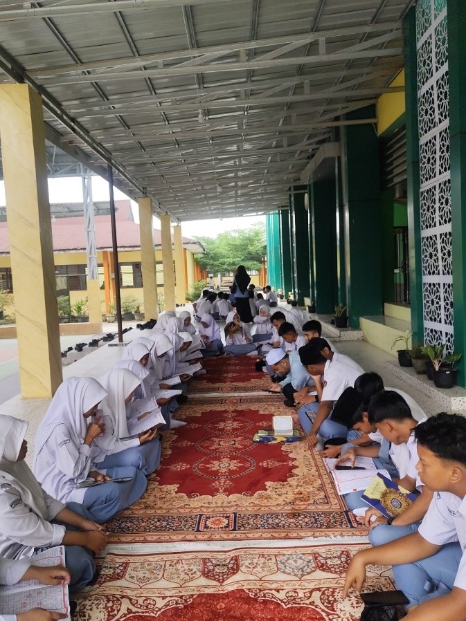 You are currently viewing Gerakan Qur’ani Harian Warnai Aktivitas MAN 3 Medan