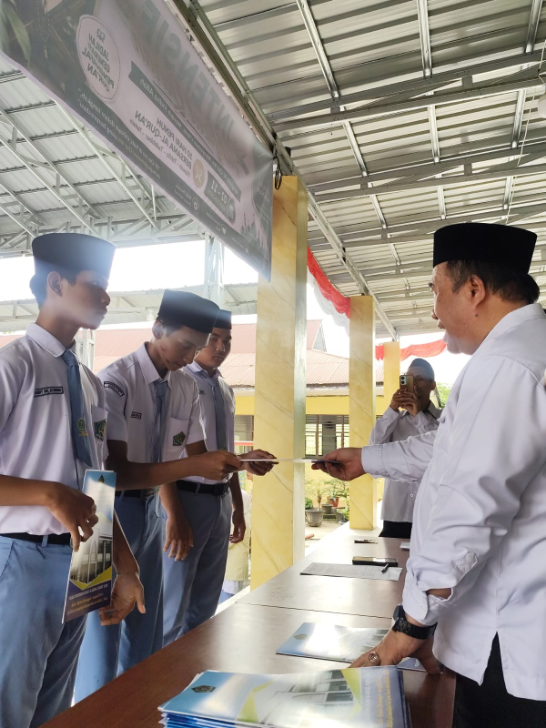 You are currently viewing MAN 3 Medan Kukuhkan Perangkat Kelas, Semai Jiwa Kepemimpinan Siswa