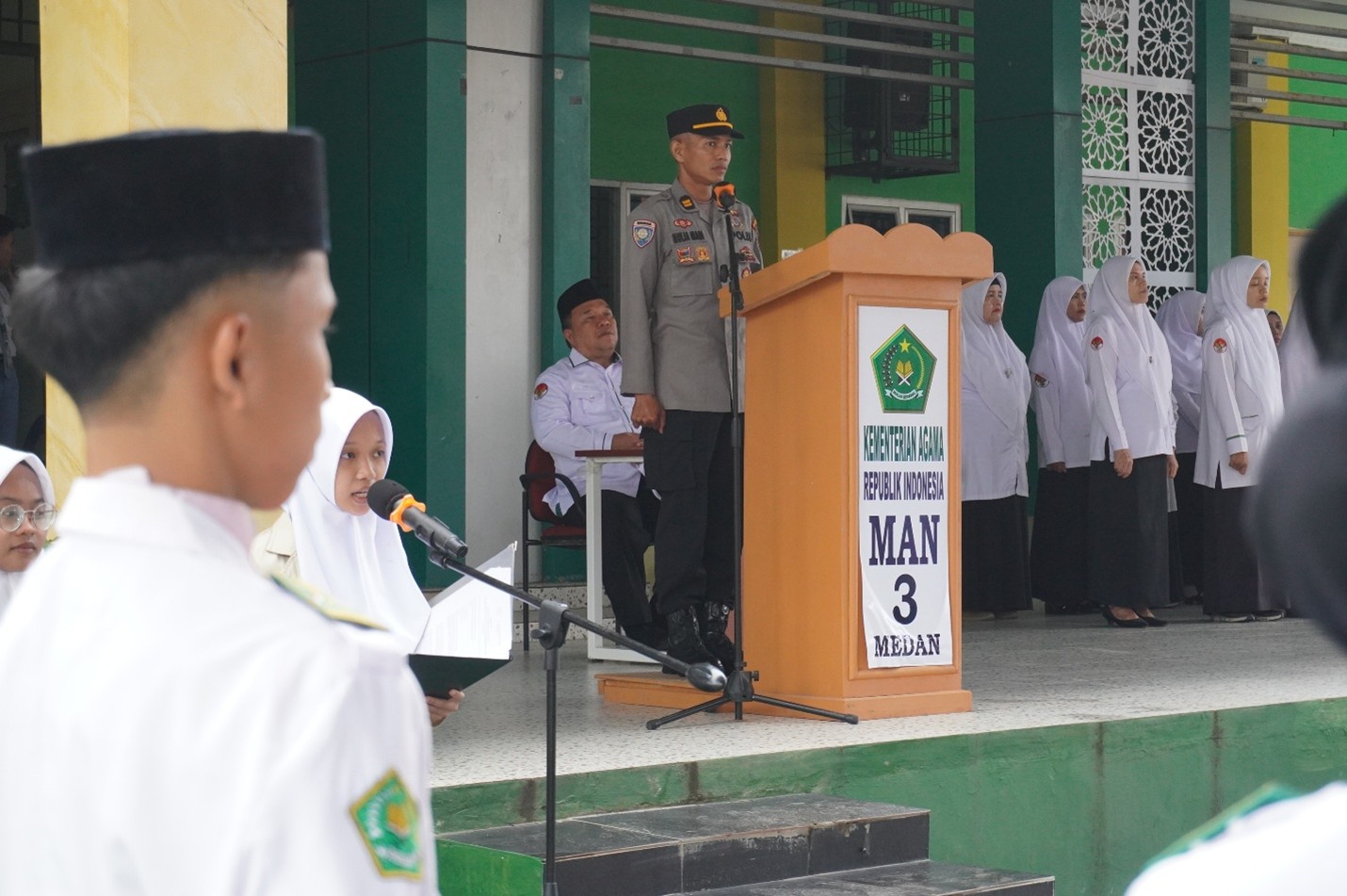 You are currently viewing Kasubdit Binmas Polda Sumut Ajak Murid MAN 3 Medan Perkuat Iman dan Akhlak